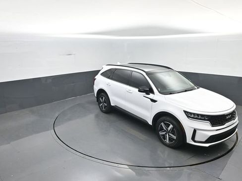 Used 2022 Kia Sorento S w/ Panoramic Sunroof Package FWD image 24