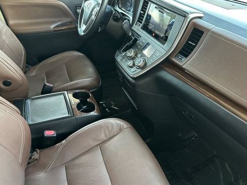 Used 2016 Toyota Sienna Limited FWD image 19