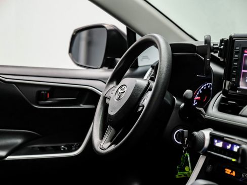 Used 2021 Toyota RAV4 LE image 49