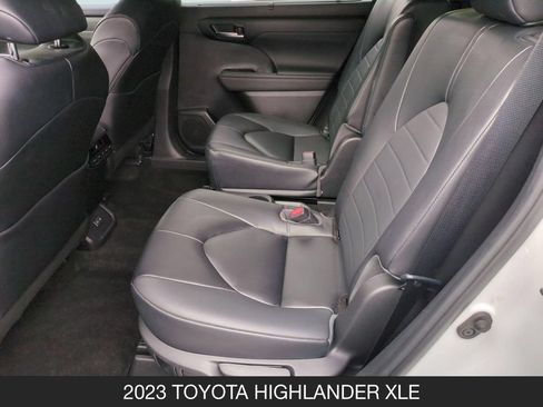 Used 2023 Toyota Highlander XLE FWD image 17