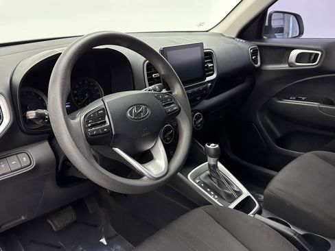 Used 2021 Hyundai Venue SE image 8