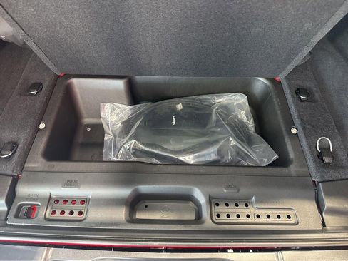 Used 2025 Jeep Wrangler Unlimited Sahara AWD/4WD image 35