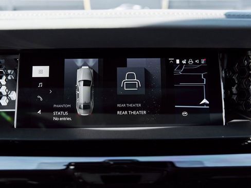 Used 2025 Rolls-Royce Phantom Sedan RWD image 82