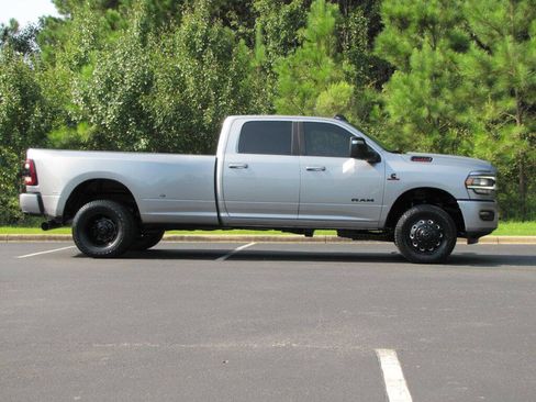 Used 2024 RAM 3500 Big Horn w/ Night Edition AWD/4WD image 4
