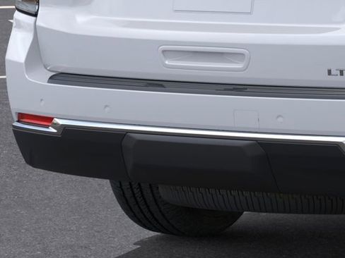 New 2026 Chevrolet Suburban LT image 14