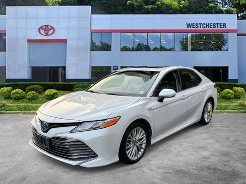 Used 2018 Toyota Camry XLE image 4