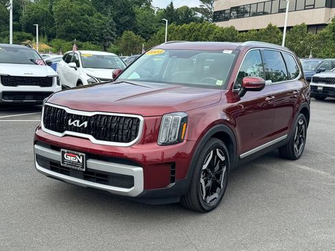 Used 2023 Kia Telluride EX w/ EX Captain's Chair Package AWD/4WD image 7