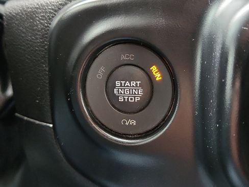 Used 2022 Jeep Gladiator Sport image 16