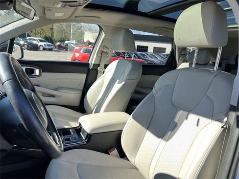 Certified 2022 Kia Sorento SX image 11