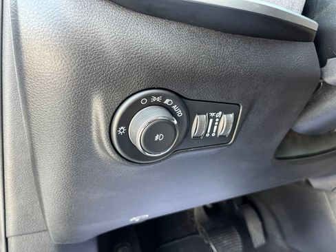 Used 2024 Jeep Compass Latitude w/ Sun and Sound Group AWD/4WD image 8