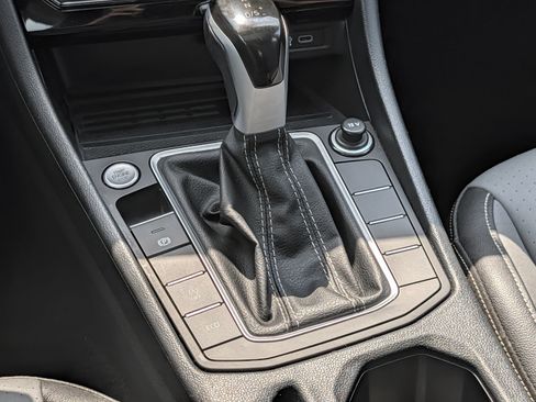 Certified 2025 Volkswagen Jetta SE FWD image 28