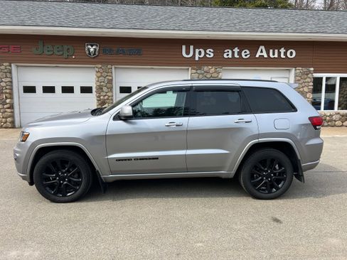 Used 2021 Jeep Grand Cherokee Laredo X AWD/4WD image 8