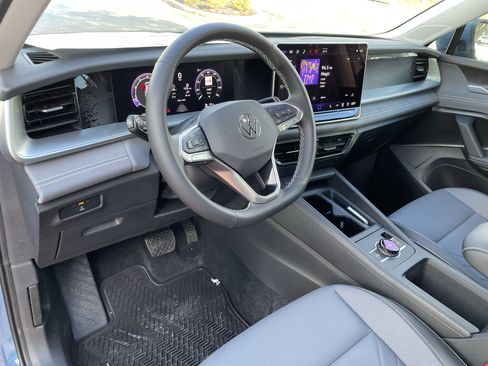 New 2026 Volkswagen Tiguan SE image 17