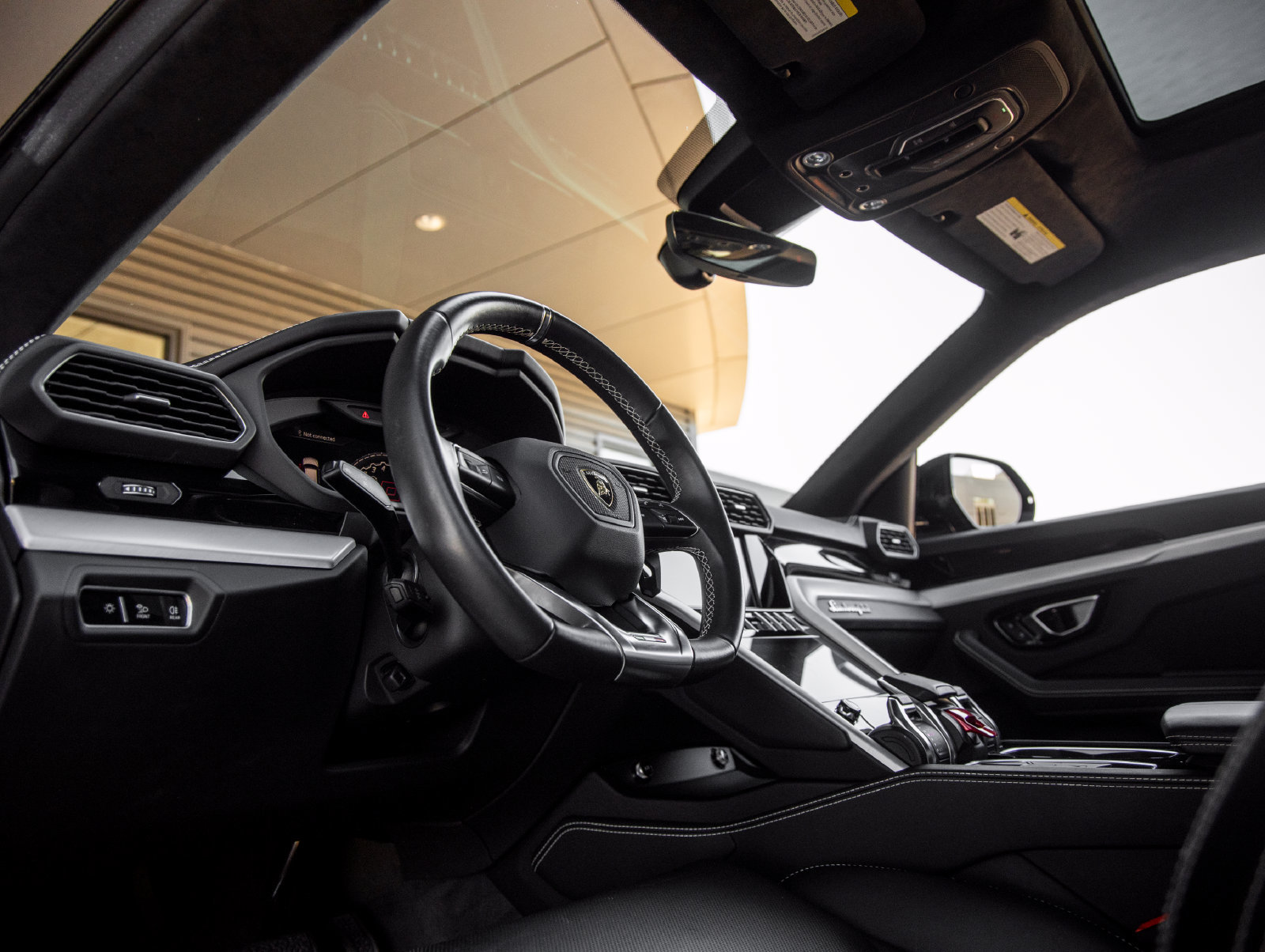 Used 2021 Lamborghini Urus AWD/4WD image 25