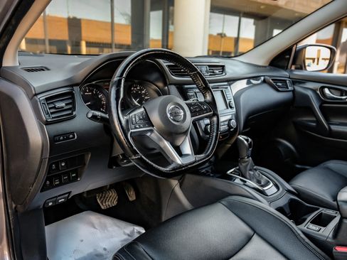 Used 2022 Nissan Rogue Sport SL image 3