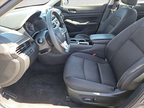 Used 2024 Nissan Altima 2.5 SV FWD image 9