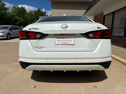 Used 2024 Nissan Altima 2.5 SV FWD image 29