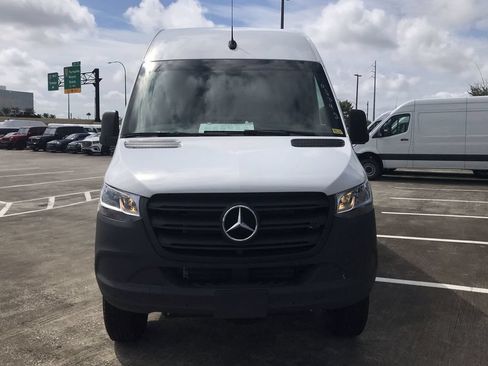Used 2023 Mercedes-Benz Sprinter 2500 image 6