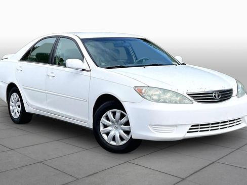 Used 2005 Toyota Camry LE FWD image 2