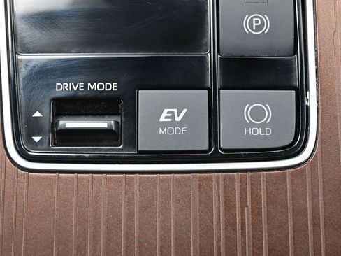 Certified 2024 Toyota Sienna LE image 27