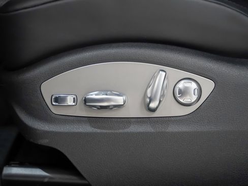 New 2026 Porsche Macan image 24