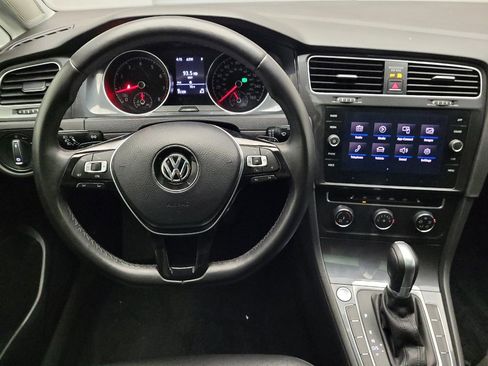 Used 2018 Volkswagen Golf SE image 22