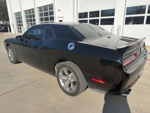 Used 2019 Dodge Challenger SXT image 3