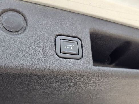 Used 2020 Chevrolet Equinox Premier image 31