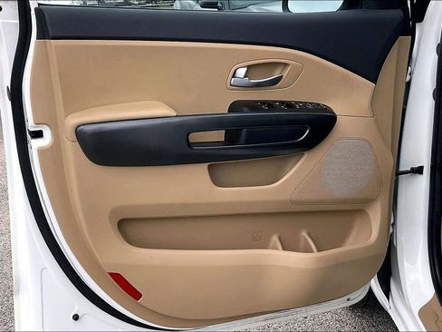 Used 2017 Kia Sedona LX w/ LX Essentials Premium Package FWD image 17