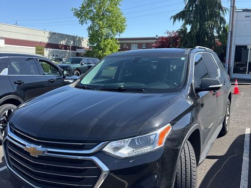 Used 2020 Chevrolet Traverse LT w/ LPO, Floor Liner Package FWD image 1