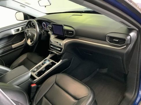 Used 2022 Ford Explorer XLT w/ Equipment Group 202A AWD/4WD image 31