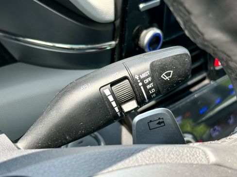 Used 2020 Hyundai Ioniq SE FWD image 28