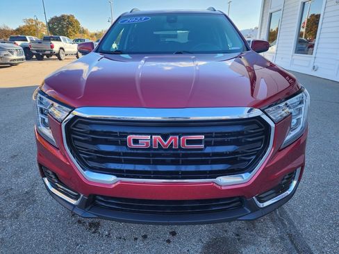 Used 2023 GMC Terrain SLE w/ Driver Convenience Package image 2