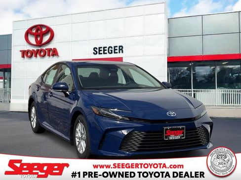 New 2026 Toyota Camry Hybrid image 1