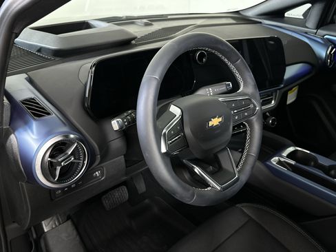 New 2025 Chevrolet Equinox EV LT w/ Convenience Package II image 44