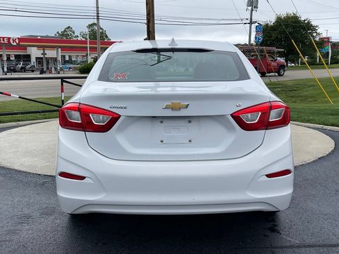 Used 2017 Chevrolet Cruze LT w/ Convenience Package FWD image 6