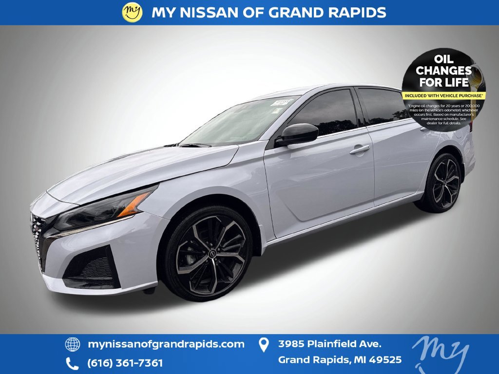 Used 2025 Nissan Altima 2.5 SR AWD/4WD image 4