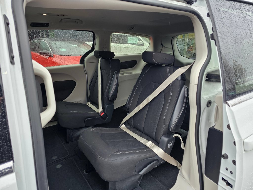 Used 2024 Chrysler Voyager LX FWD image 14