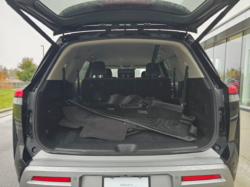 Used 2022 Nissan Pathfinder SL AWD/4WD image 18