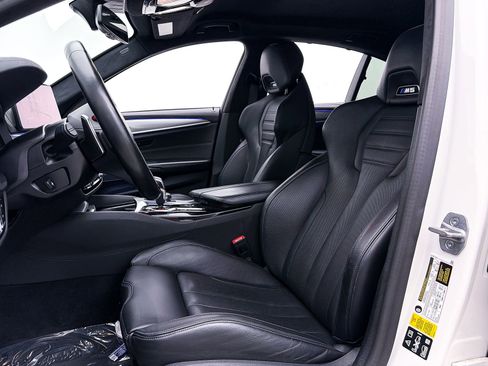 Used 2023 BMW M5 w/ Executive Package image 22