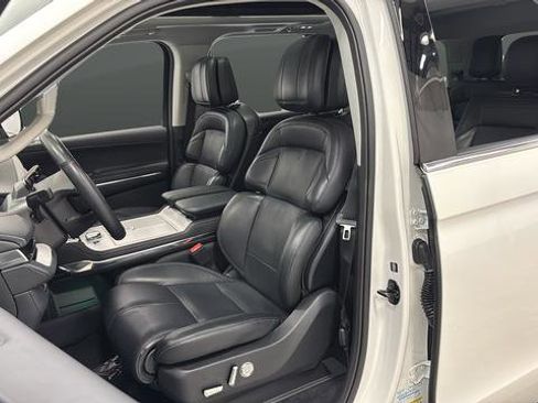 Used 2025 Lincoln Navigator Reserve AWD/4WD image 9