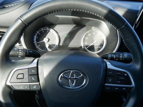 Certified 2022 Toyota Highlander XLE image 23