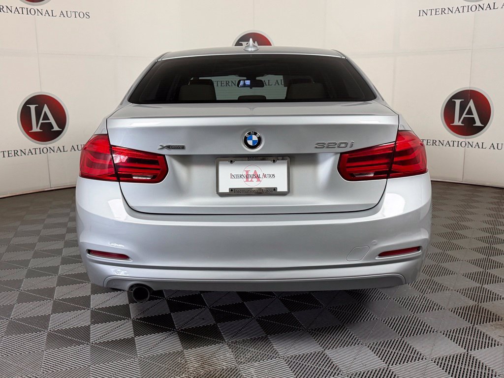 Used 2017 BMW 320i xDrive Sedan AWD/4WD image 7