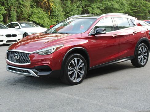 Used 2017 INFINITI QX30 Premium w/ Navigation Package AWD/4WD image 3