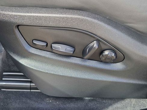 Certified 2025 Porsche Cayenne Coupe image 15