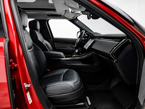 Used 2024 Land Rover Range Rover Sport SE image 40