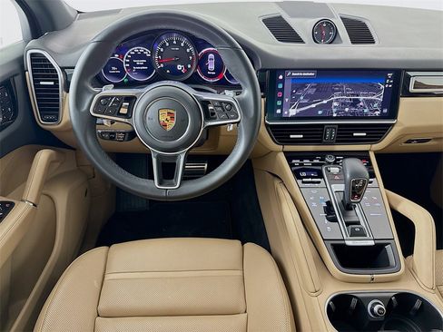 Used 2023 Porsche Cayenne S image 25