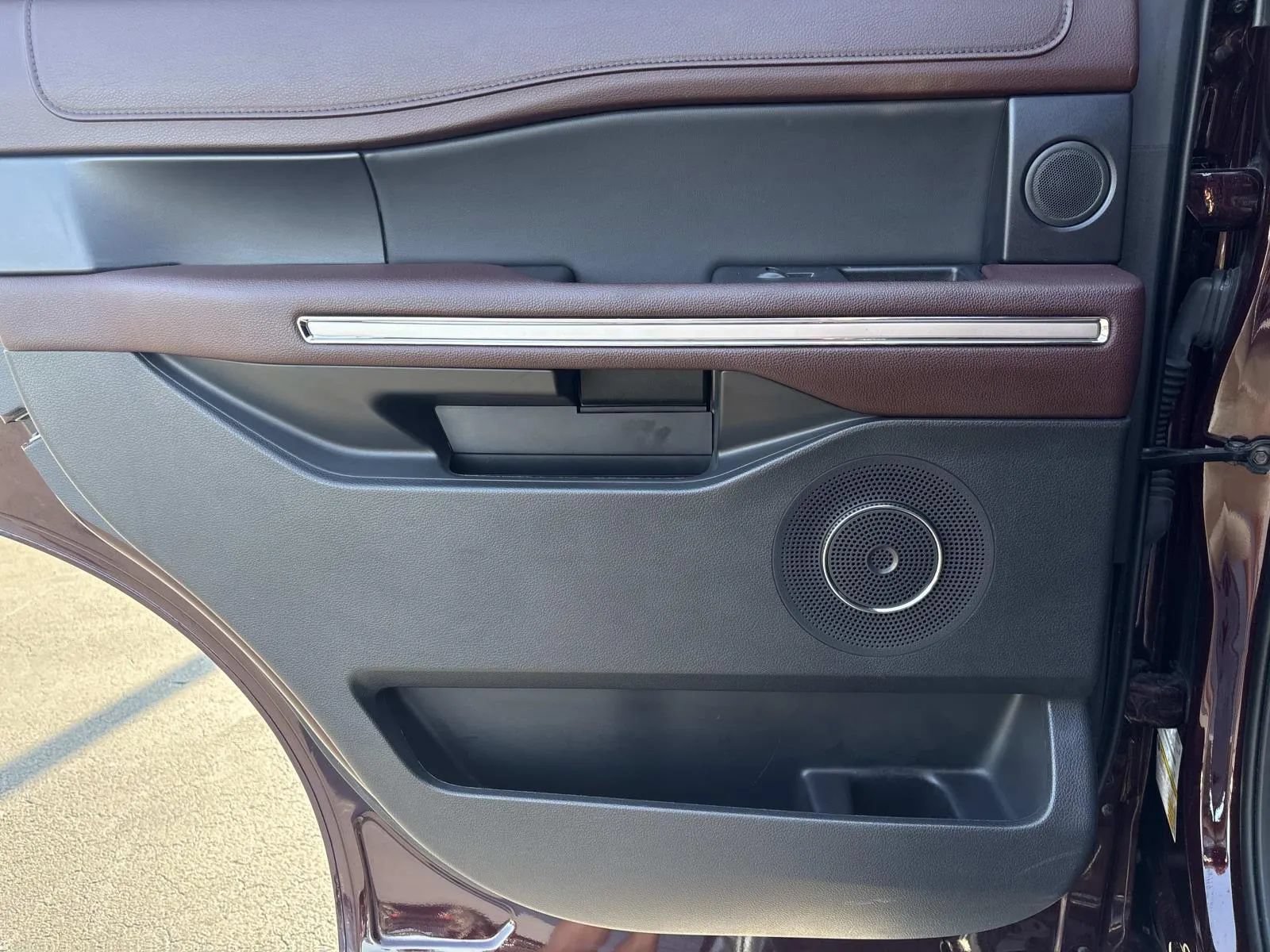 Used 2024 Ford Expedition Limited RWD image 16