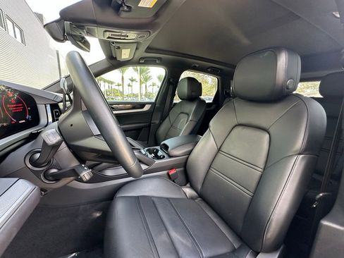 Used 2024 Porsche Cayenne S image 5