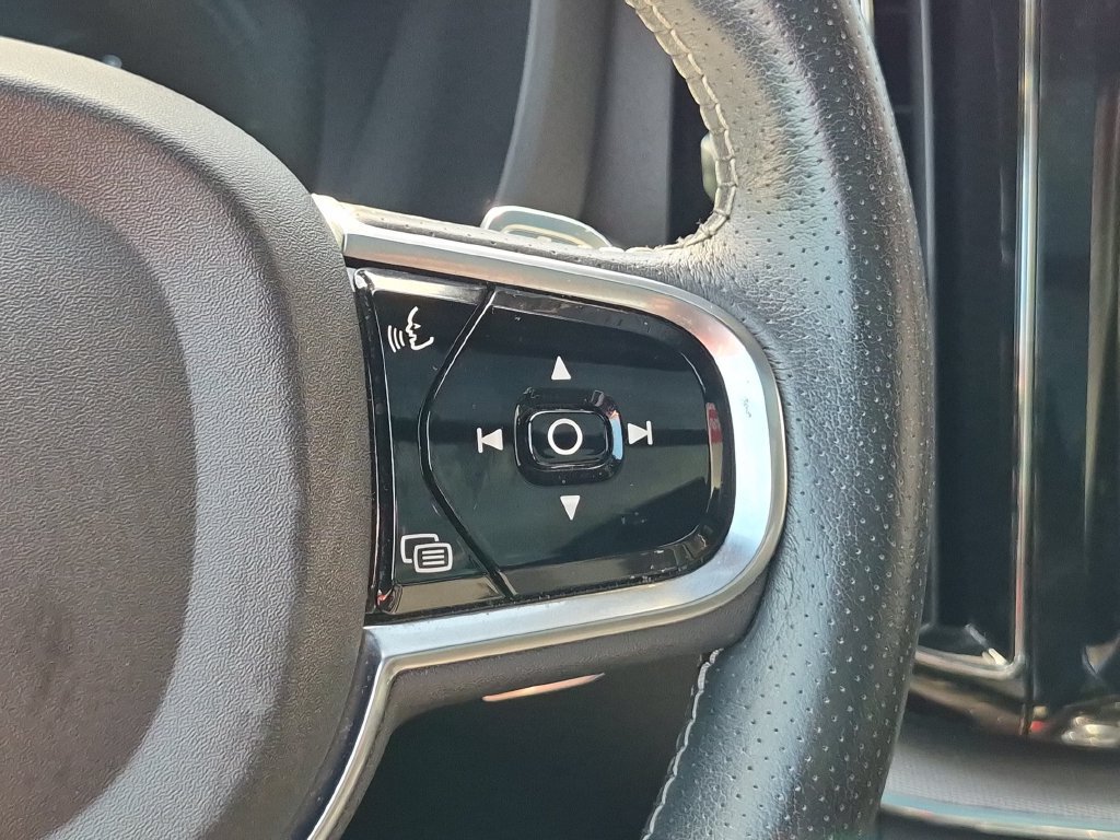 Used 2019 Volvo XC60 T8 R-Design w/ Advanced Package AWD/4WD image 20